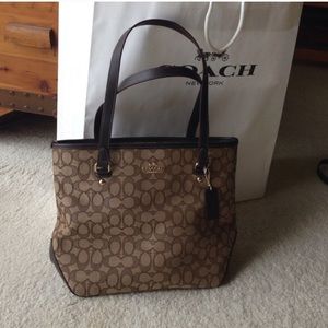 Signature Coach Zip Up Purse NWT